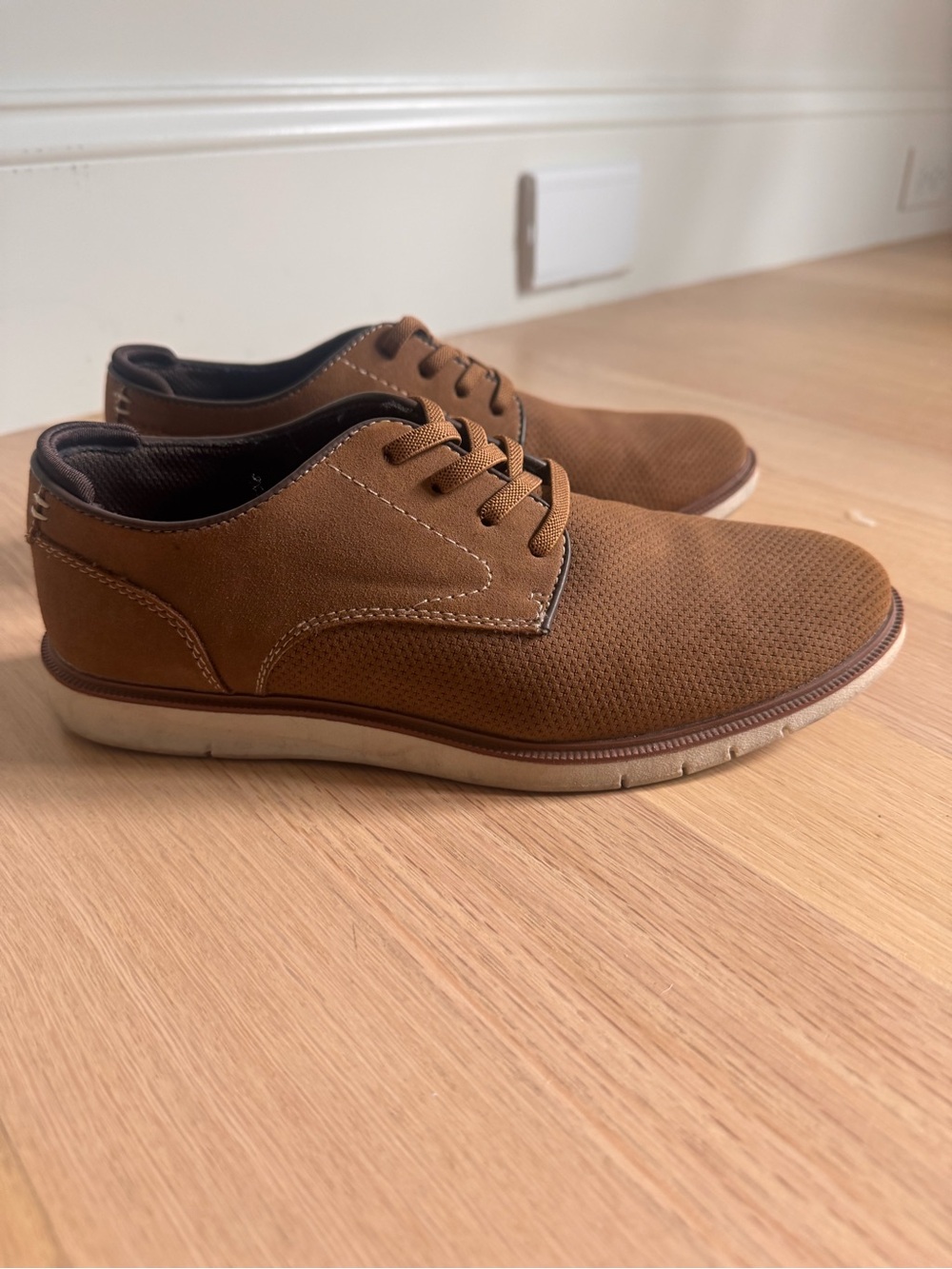 Boys Nordstrom Brown Suede (no tie) sneakers. Size 5